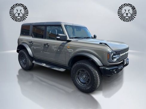 Used 2025 Ford Bronco Badlands AWD/4WD image 3