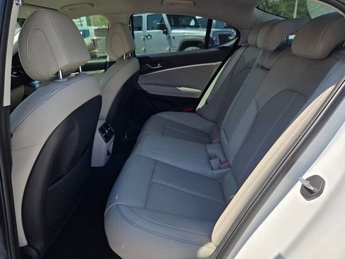 Used 2021 Genesis G70 2.0T RWD image 13