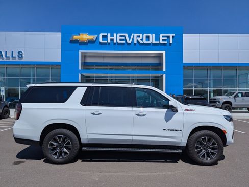 Certified 2022 Chevrolet Suburban Z71 w/ Luxury Package AWD/4WD image 42