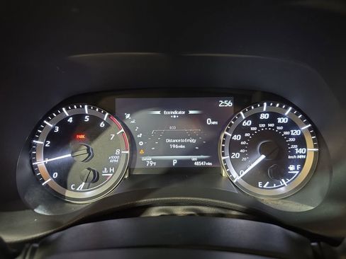 Used 2023 Toyota Highlander XLE AWD/4WD image 10