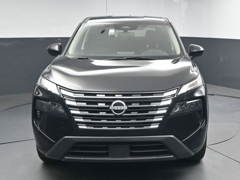 Certified 2025 Nissan Rogue SV FWD image 2