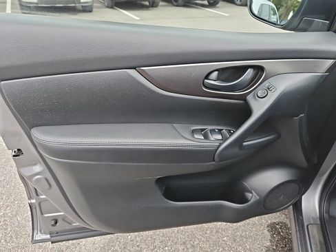 Used 2021 Nissan Rogue Sport S image 17