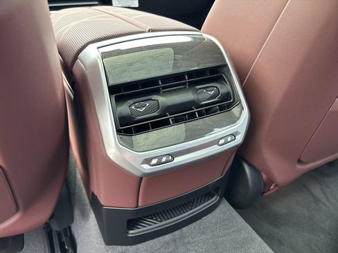 Used 2026 BMW 760i xDrive w/ Luxury Rear Seating Package AWD/4WD image 23