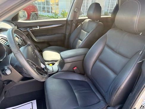 Used 2011 Kia Sorento EX w/ Premium Pkg FWD image 10