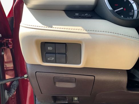 Used 2022 Toyota Highlander XLE image 21