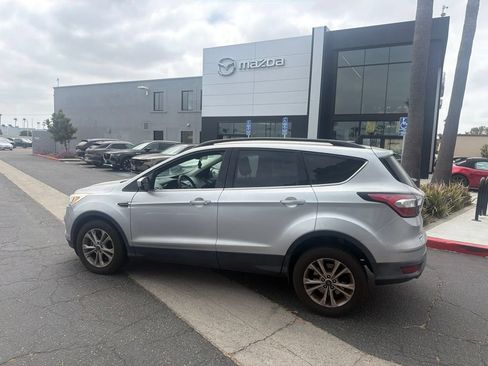 Used 2018 Ford Escape SE FWD image 7