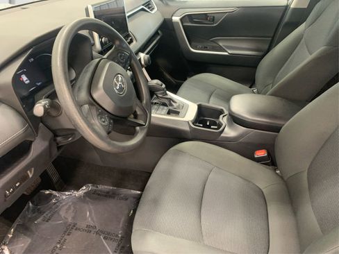 Used 2024 Toyota RAV4 LE image 9