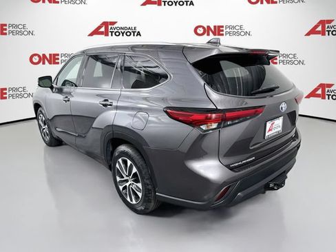 Used 2022 Toyota Highlander XLE FWD image 5