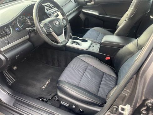 Used 2013 Toyota Camry SE image 5