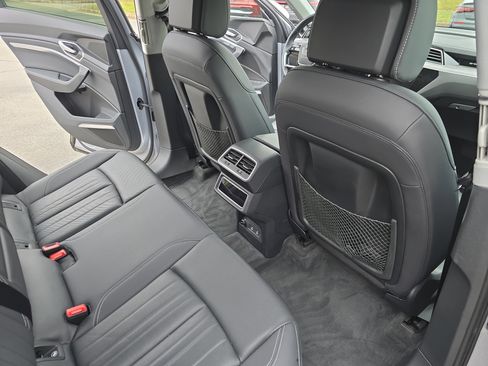 Used 2023 Audi e-tron Premium Plus w/ Premium Plus Package image 11