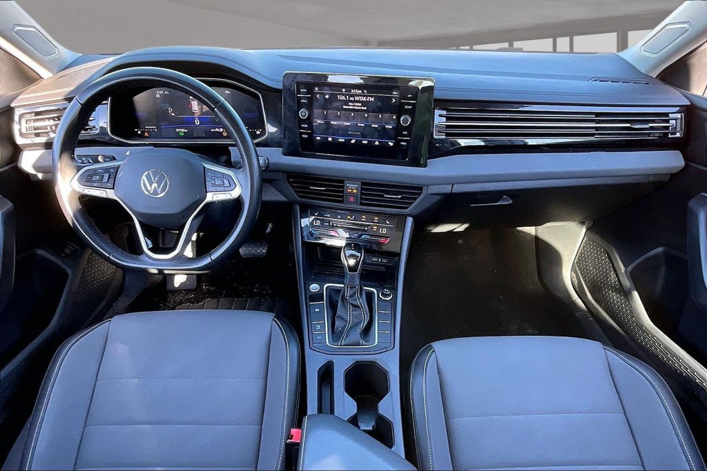 Used 2025 Volkswagen Jetta SE FWD image 7