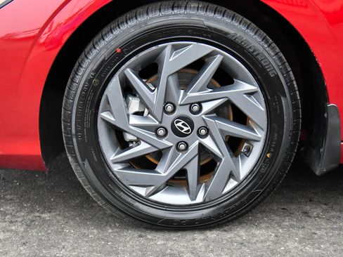 Used 2024 Hyundai Elantra SEL image 12