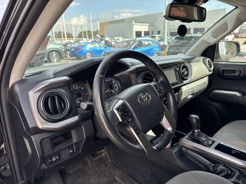 Used 2018 Toyota Tacoma SR5 image 28