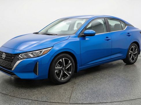 Used 2025 Nissan Sentra SV FWD image 3