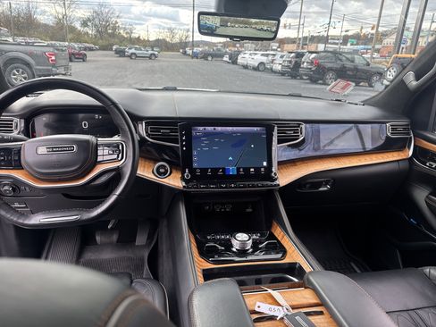 Used 2023 Jeep Grand Wagoneer L Series III image 15