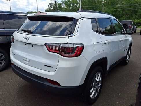 Used 2023 Jeep Compass Latitude AWD/4WD image 5