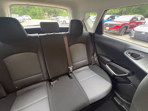 Used 2025 Kia Soul LX w/ LX Technology Package FWD image 33