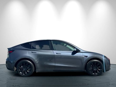 Used 2023 Tesla Model Y Long Range AWD/4WD image 3