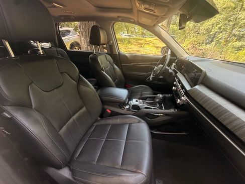 Used 2024 Kia Telluride EX w/ EX Captain's Chair Package AWD/4WD image 18