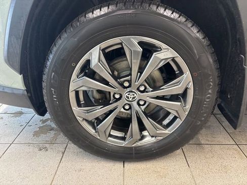 Used 2023 Toyota RAV4 XLE Premium image 10