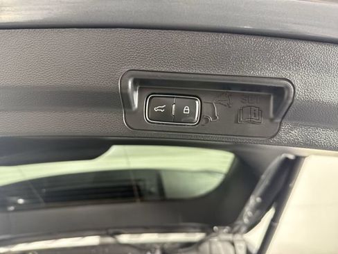 Used 2025 Ford Explorer ST-Line w/ ST-Line Street Pack AWD/4WD image 34