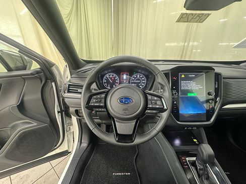 Used 2025 Subaru Forester Premium AWD/4WD image 22