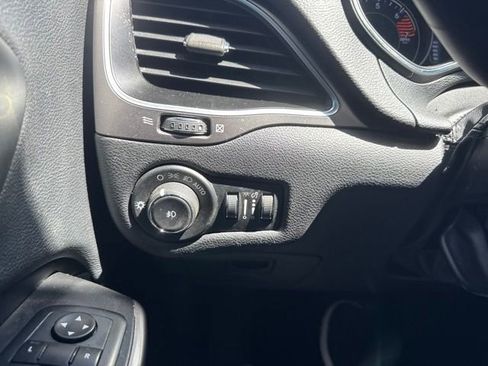 Used 2019 Jeep Cherokee Latitude Plus w/ Cold Weather Group FWD image 21