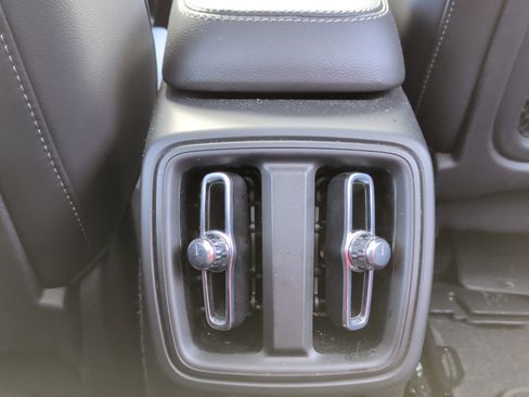 Used 2025 Volvo XC40 B5 Core image 22