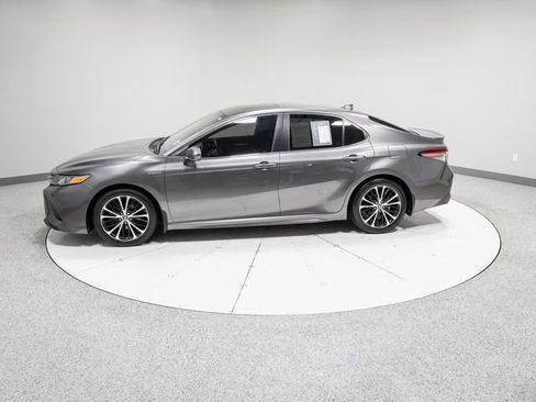 Used 2019 Toyota Camry Hybrid FWD image 33