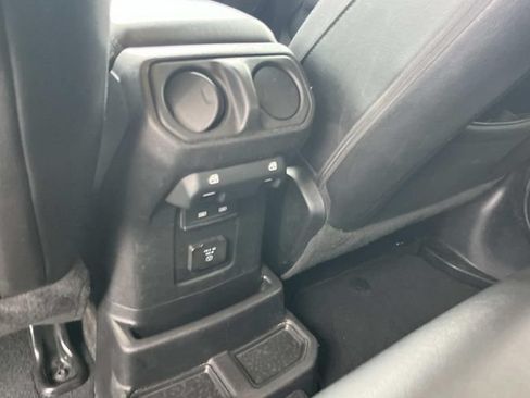 Used 2023 Jeep Wrangler Unlimited Sahara AWD/4WD image 16