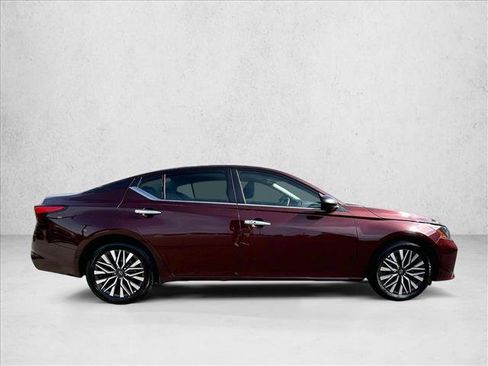 Used 2025 Nissan Altima 2.5 SV FWD image 5