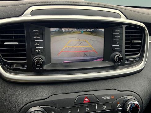 Used 2020 Kia Sorento LX image 22