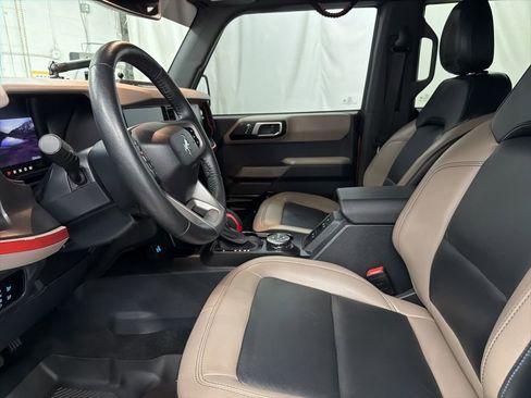 Used 2023 Ford Bronco Wildtrak image 16
