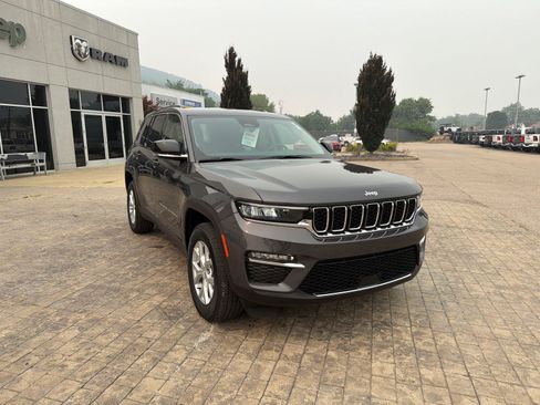 Used 2023 Jeep Grand Cherokee Limited AWD/4WD image 2