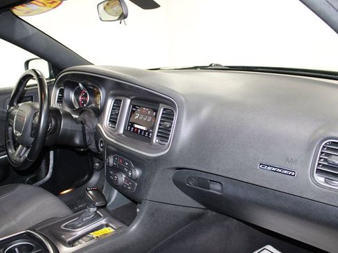 Used 2022 Dodge Charger SXT RWD image 25