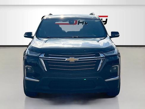 Used 2023 Chevrolet Traverse LT FWD image 2