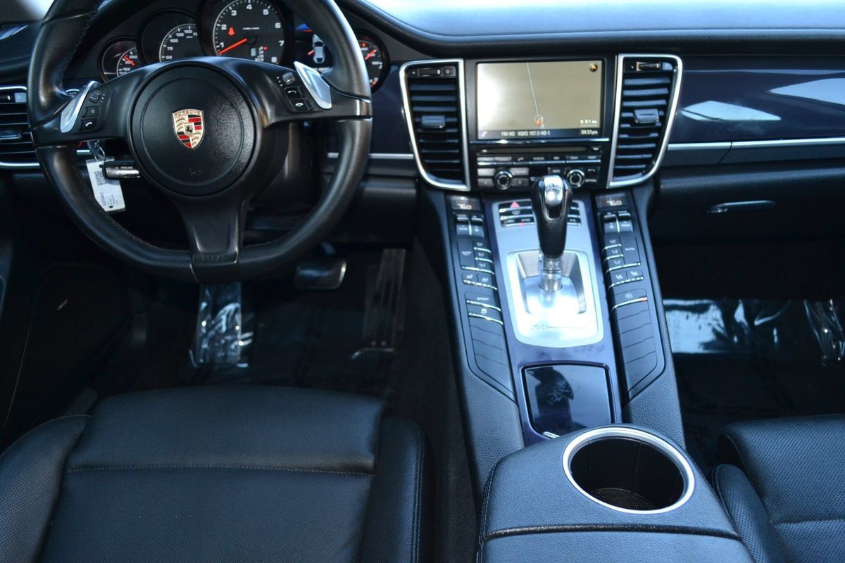 Used 2014 Porsche Panamera 4 w/ Premium Package AWD/4WD image 28