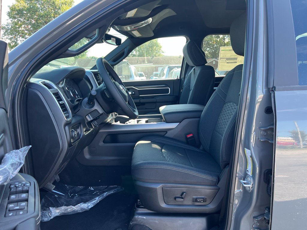 New 2027 RAM 3500 Big Horn AWD/4WD image 6