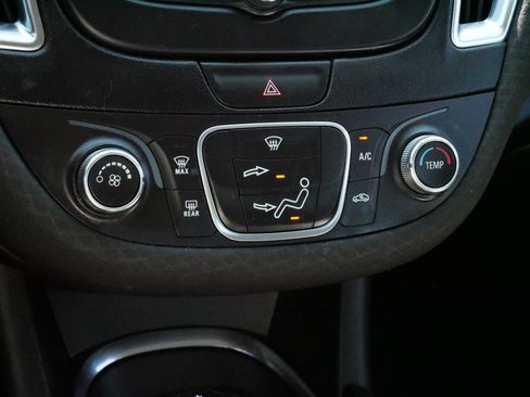 Used 2018 Chevrolet Malibu LT FWD image 22