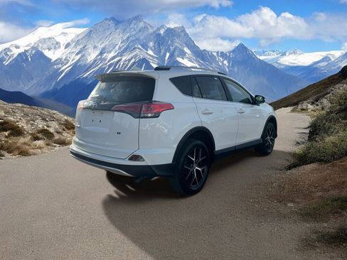 Used 2016 Toyota RAV4 SE image 5