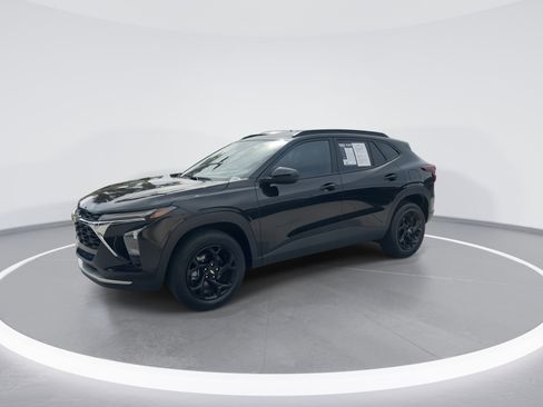 Used 2025 Chevrolet Trax LT w/ LT Convenience Package FWD image 5