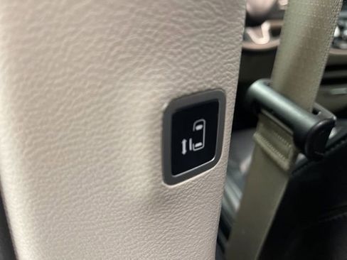 Used 2023 Chrysler Pacifica Touring-L image 26