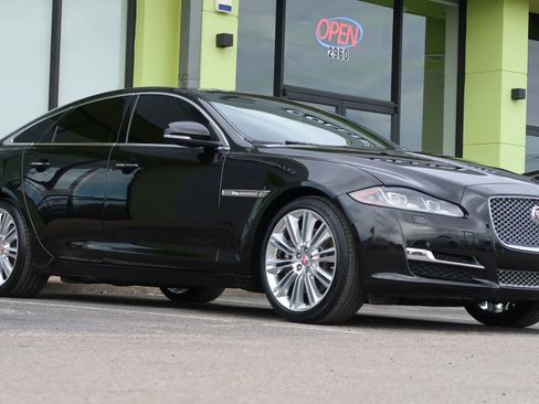 Used 2017 Jaguar XJ R-Sport image 6