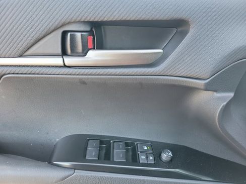 Used 2025 Toyota Camry SE image 8