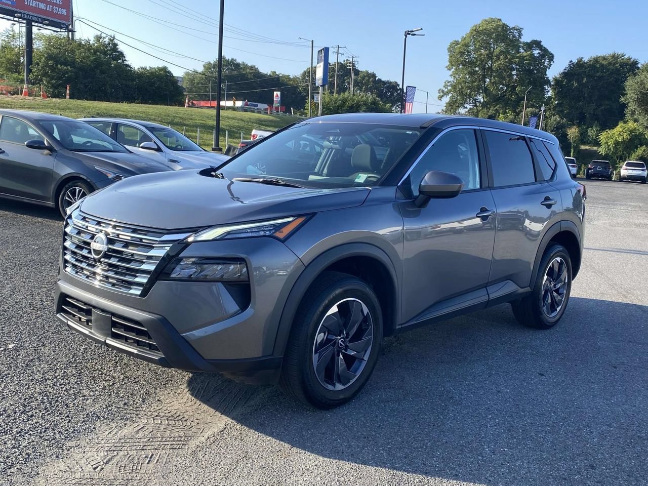 Used 2025 Nissan Rogue SV FWD image 3