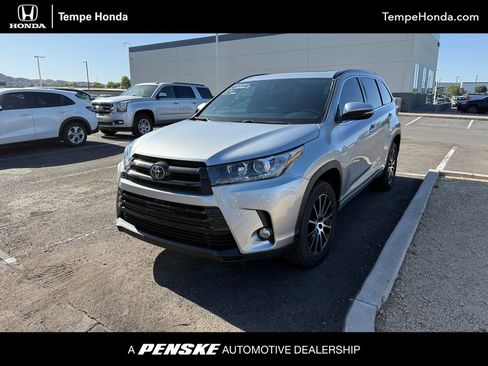 Used 2017 Toyota Highlander SE w/ Carpet Mat Package FWD image 1