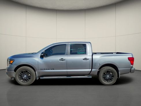 Used 2018 Nissan Titan SV w/ SV Convenience Package RWD image 4