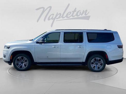 Used 2024 Jeep Wagoneer L Series II w/ Flexible Seating Group RWD image 2