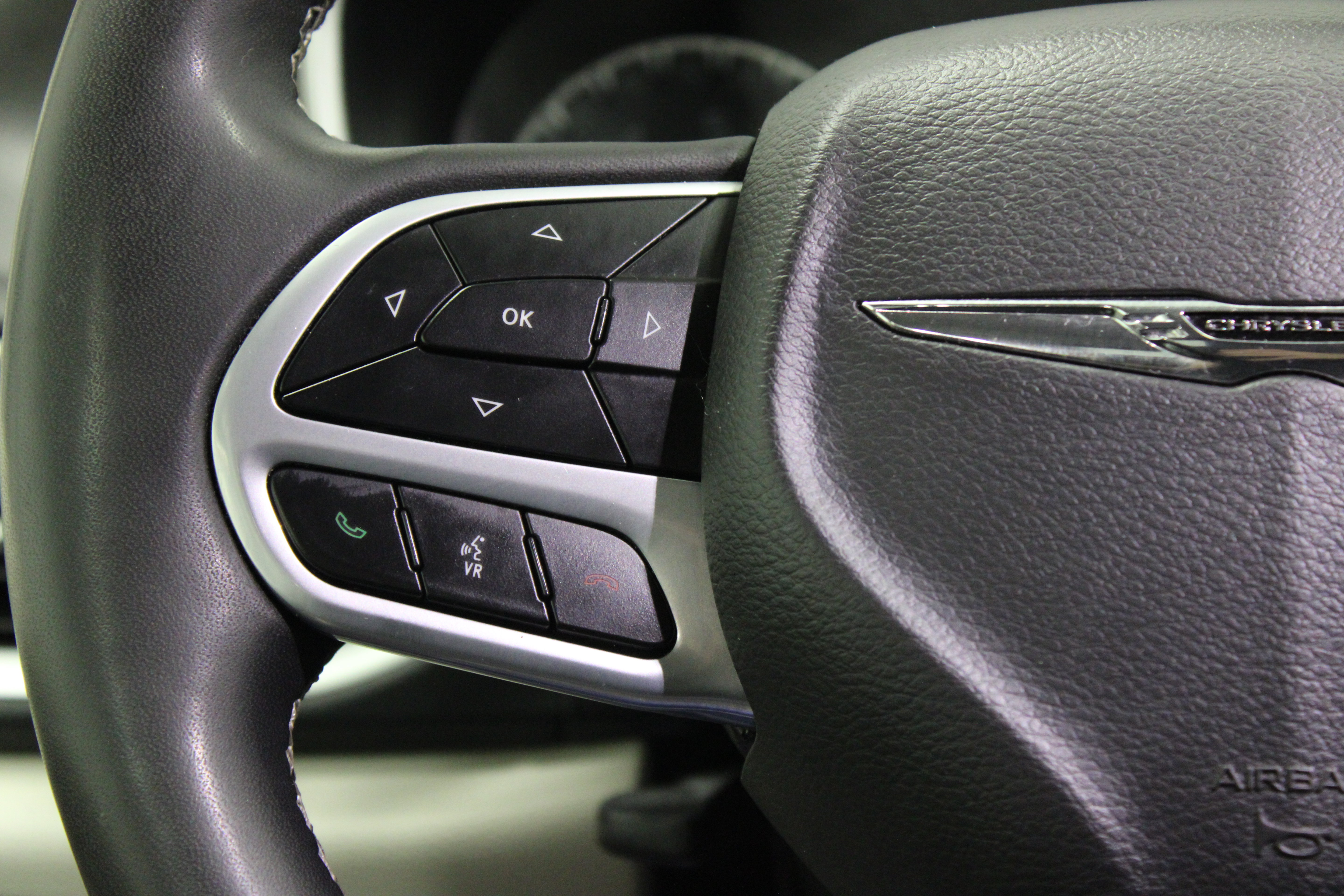 Used 2024 Chrysler Pacifica Touring-L FWD image 20