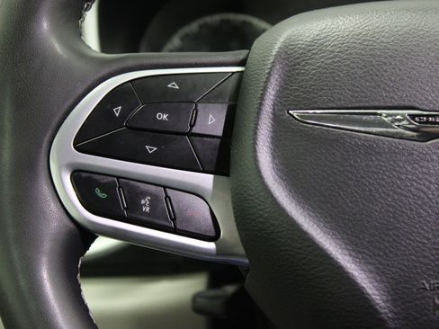 Used 2024 Chrysler Pacifica Touring-L FWD image 20